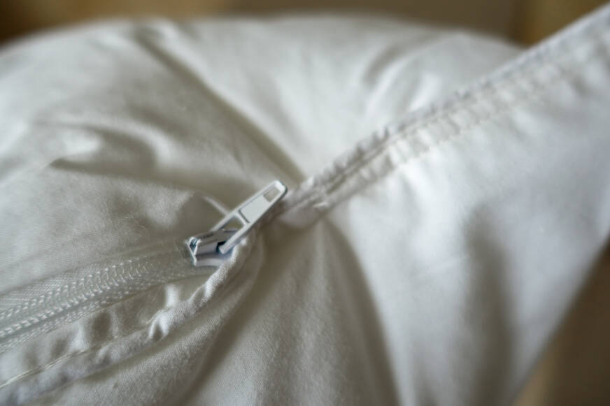 zipper of the hypnia pillow
